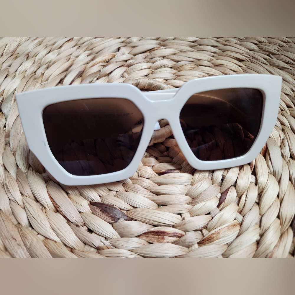 Aerie Beige Sunglasses NWT